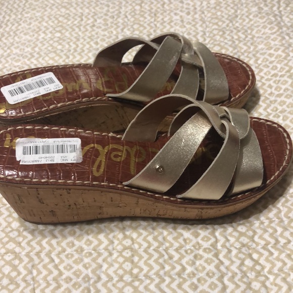 Sam Edelman new wedge shoes in gold - Picture 2 of 5